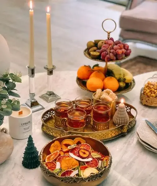 عکس ایده تزیین میز شب یلدا ساده و شیک
