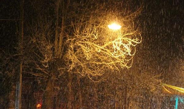 عکس برف واقعی در شب