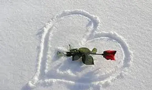 عکس برف به شکل قلب
