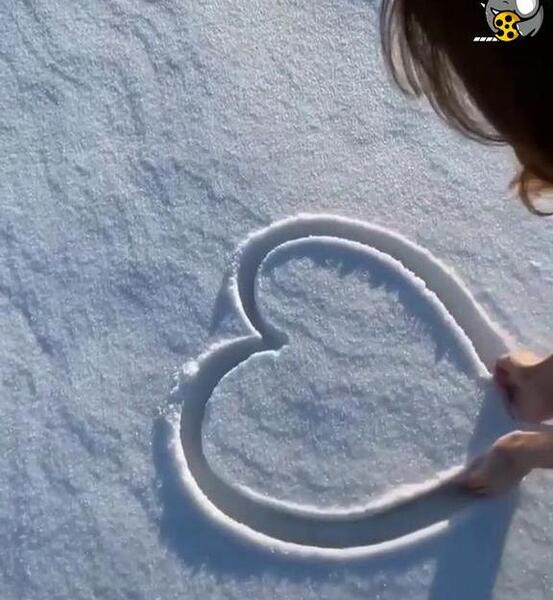 عکس برف به شکل قلب
