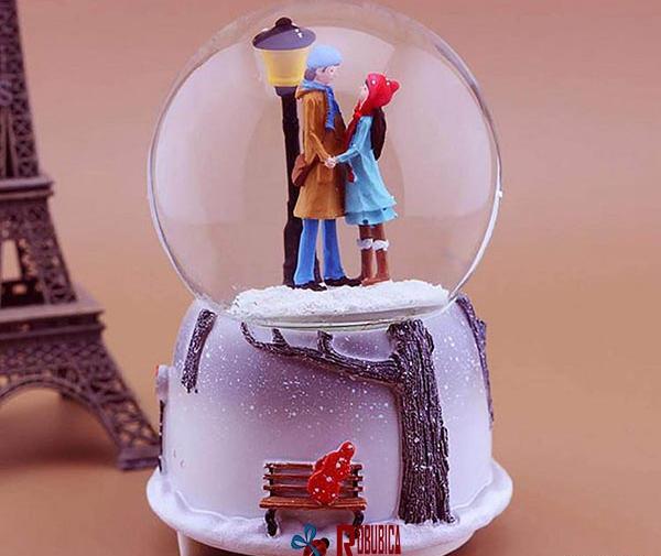 عکس گوی برفی عاشقانه