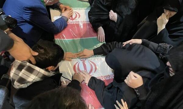 عکس مادر و کودک شهید شاهچراغ