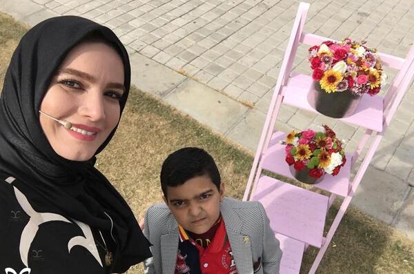 عکس مادر مازیار در لیسانسه ها