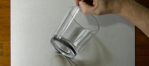 عکس نقاشی لیوان ساده با مداد سیاه
