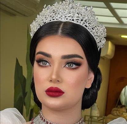عکس زن برای سالن زیبایی