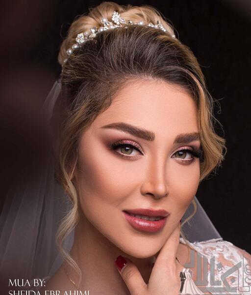 عکس زن برای سالن زیبایی