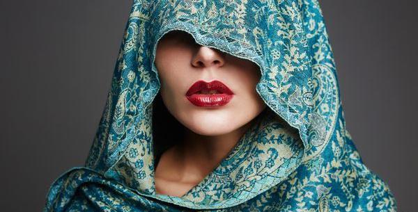 عکس زن زیبا با روسری