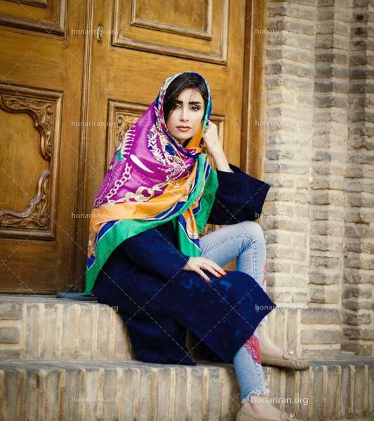 عکس زن زیبا با روسری