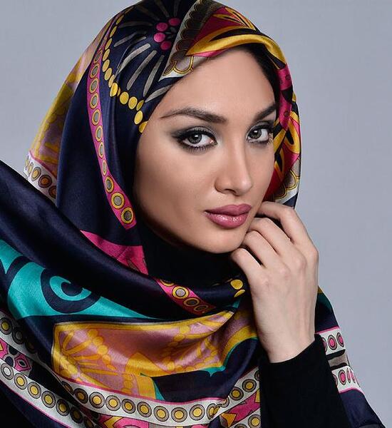 عکس زن زیبا با روسری
