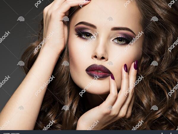 عکس زن با چشمان زیبا