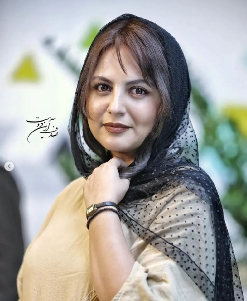 عکس زن زیبا ایرانی در خانه