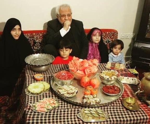 عکس شب یلدا در کنار خانواده
