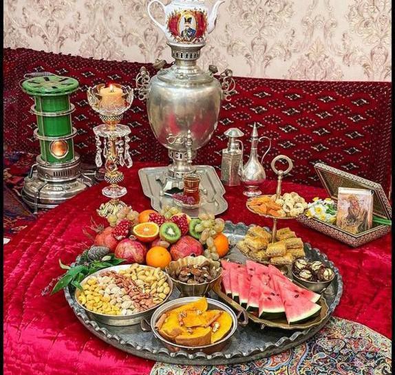 عکس میز شب یلدا سنتی