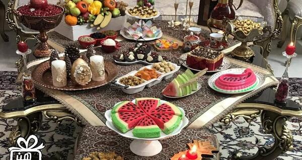 عکس سفره شب یلدا روی میز