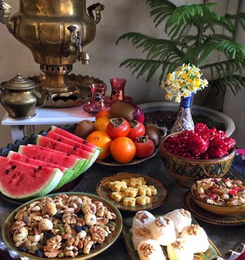 عکس سفره شب یلدا روی میز