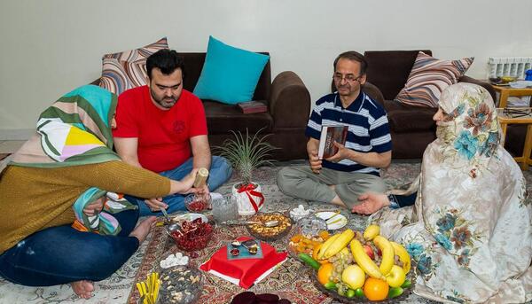 عکس خانوادگی در شب یلدا