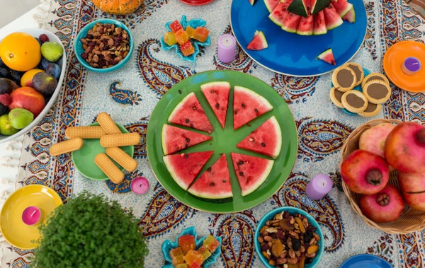 عکس تبریک پیشاپیش شب یلدا به معلم