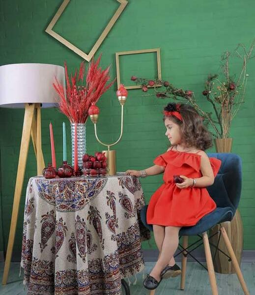 عکس شب یلدا دختر بچه