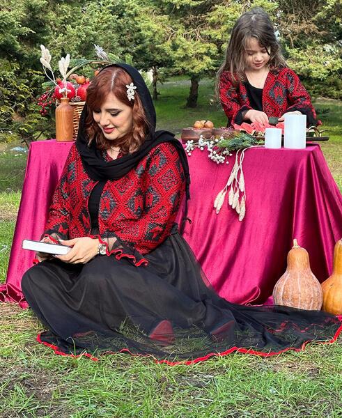 عکس یلدایی مادر و دختری