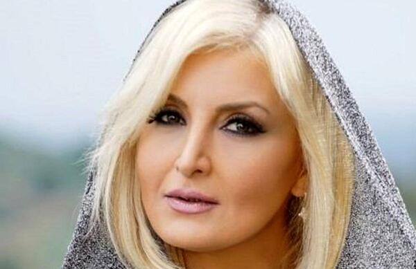 عکس خواننده زن ایرانی مقیم خارج