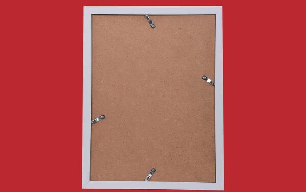 قاب سفید ساده برای عکس