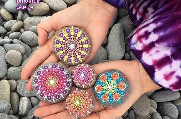 عکس نقاشی ساده روی سنگ با گواش