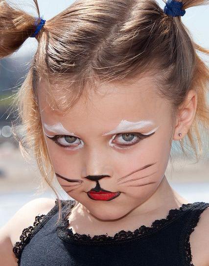 عکس نقاشی ساده روی صورت دخترانه