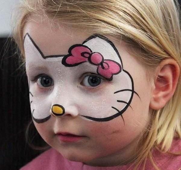 عکس نقاشی ساده روی صورت کودک