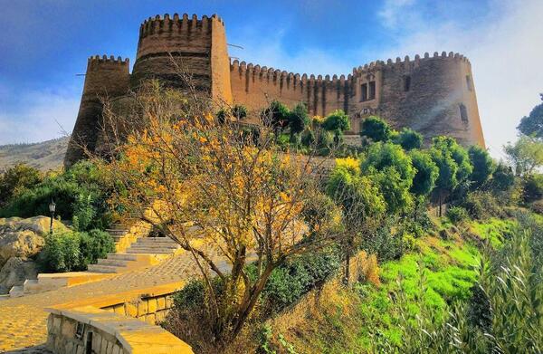 عکس نقاشی ساده قلعه فلک الافلاک