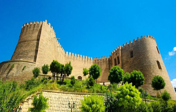 عکس نقاشی ساده قلعه فلک الافلاک