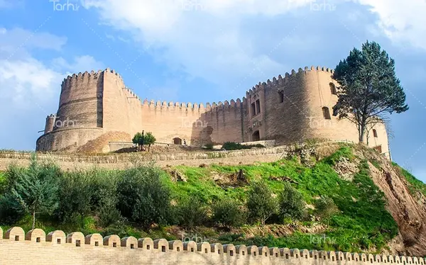 عکس نقاشی ساده قلعه فلک الافلاک