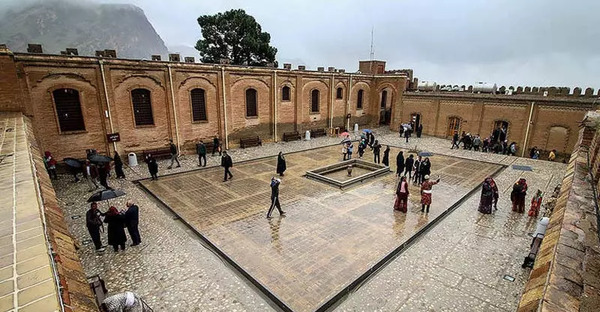 عکس نقاشی ساده قلعه فلک الافلاک