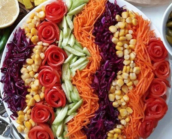 عکس ایده تزیین سالاد کاهو در ظرف گرد