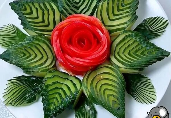 عکس ایده تزیین سالاد کاهو در ظرف گرد