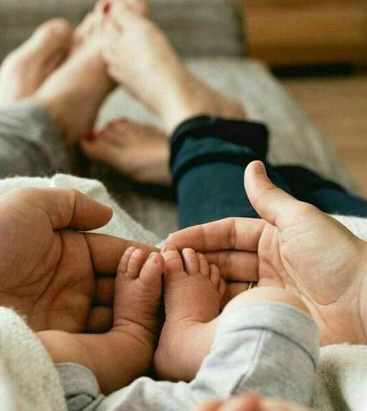 عکس دختر بچه با پدر و مادر