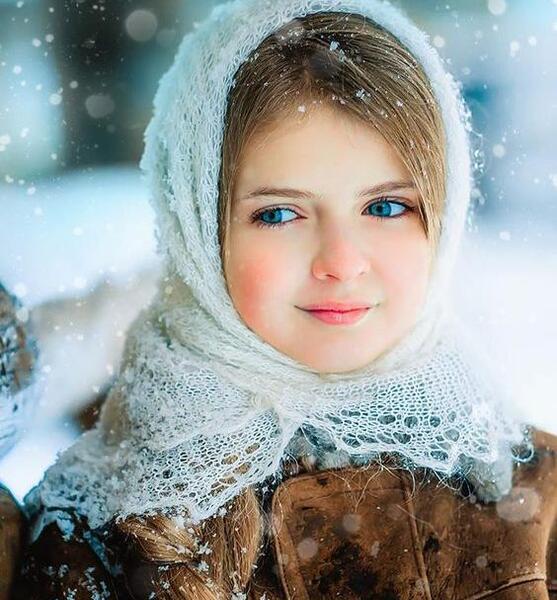 عکس دختر بچه با لباس آبی