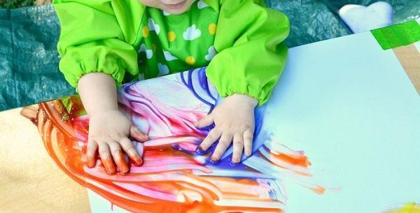 عکس نقاشی ساده ی نوزاد