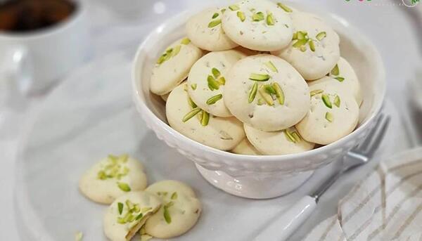 عکس شیرینی پفکی گردویی