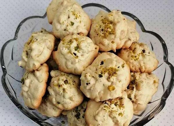 عکس شیرینی پفکی گردویی