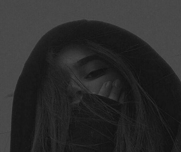 عکس تصویر زمینه شاخ دخترانه مشکی