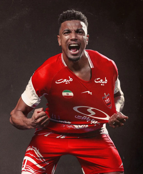 عکس از لباس جدید پرسپولیس