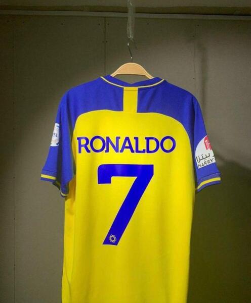عکس لباس زرد رونالدو