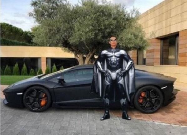 عکس رونالدو با ماشین لامبورگینی