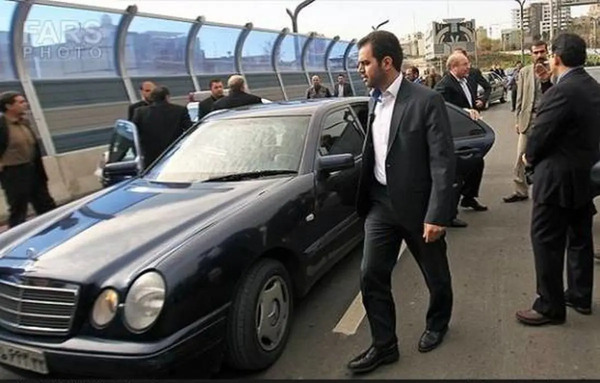 عکس داخل ماشین بنز الگانس