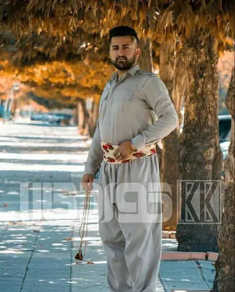 عکس لباس کردی مردانه کرمی