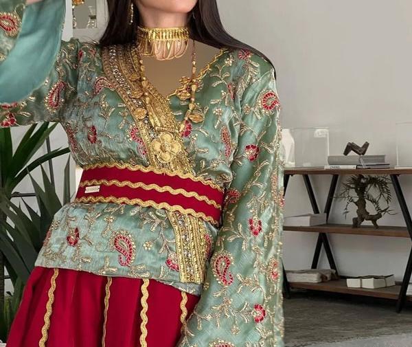 عکس لباس گلابتونی جدید در اینستاگرام