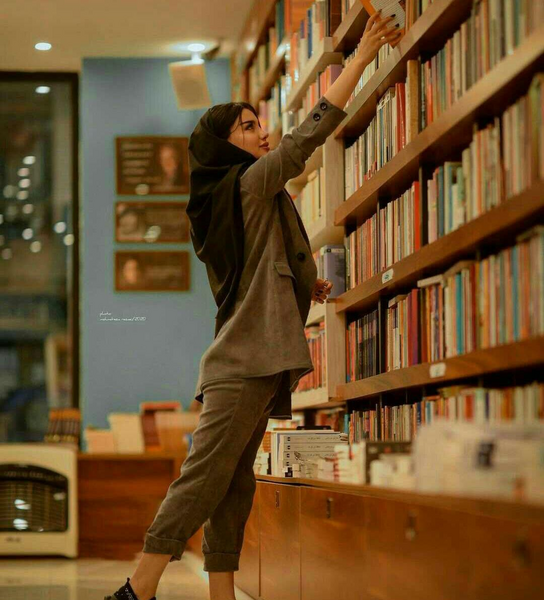 عکس پروفایل در کتابخانه