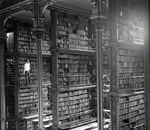 عکس پروفایل در کتابخانه
