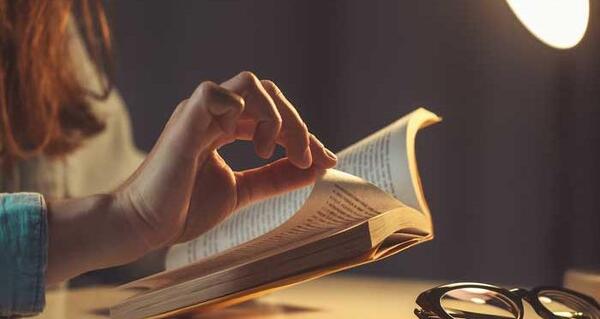 عکس کتاب زبان انگلیسی برای پروفایل
