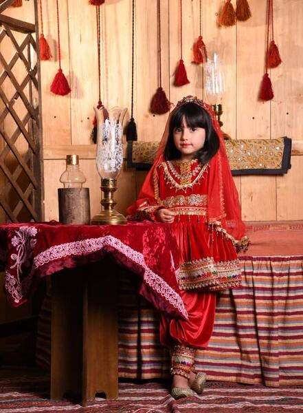 عکس لباس لری بچگانه